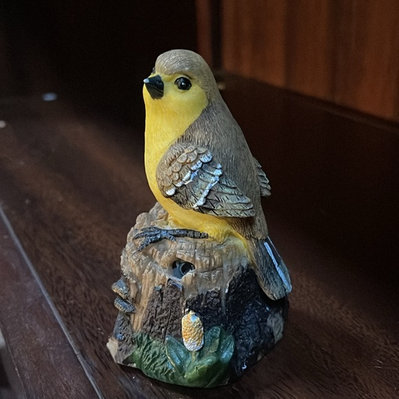 Bird singing figurine activated by motion sensor - Picture 3 of 8